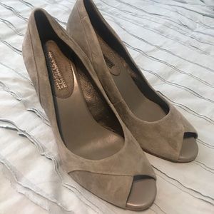 Banana Republic Suede pumps